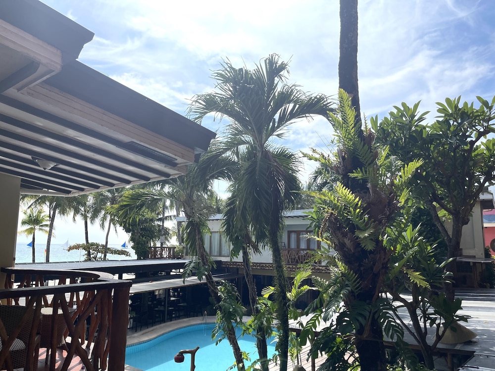 Red Coconut Beach Hotel