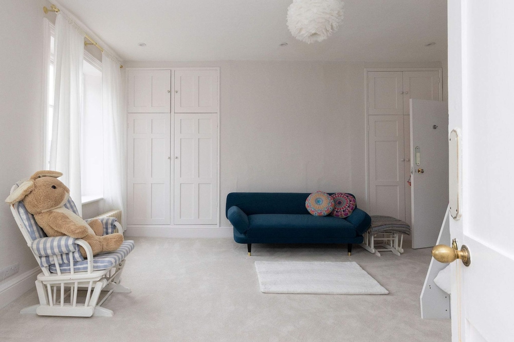 Country Retreat - Sleeps 14 - Large Garden