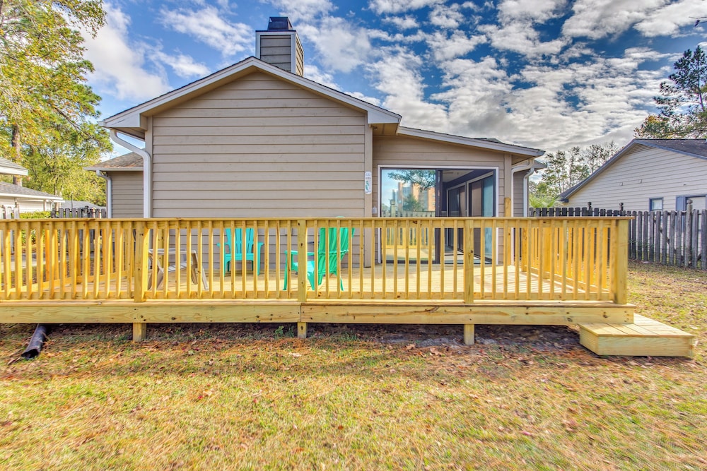 3 Mi to Ocean: Home w/ Deck in Little River!