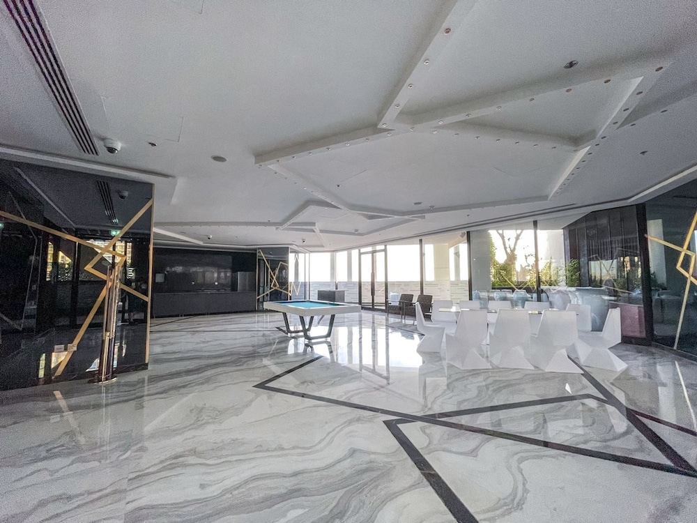 Awesome Studio Apartment With Burj Khalifa View at Business Bay