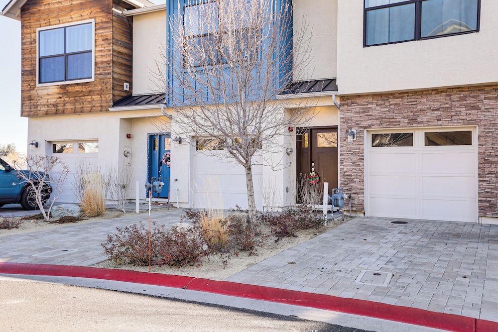 4 Mi to Dtwn: Family-friendly Townhome in Reno