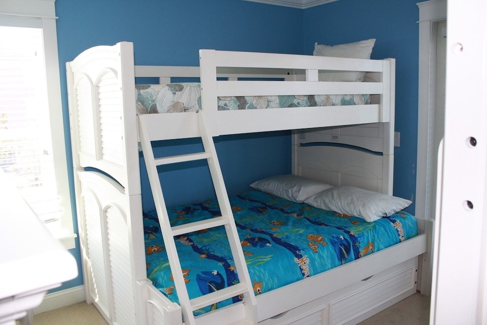 Beach Crew 4 Bedroom Home by RedAwning