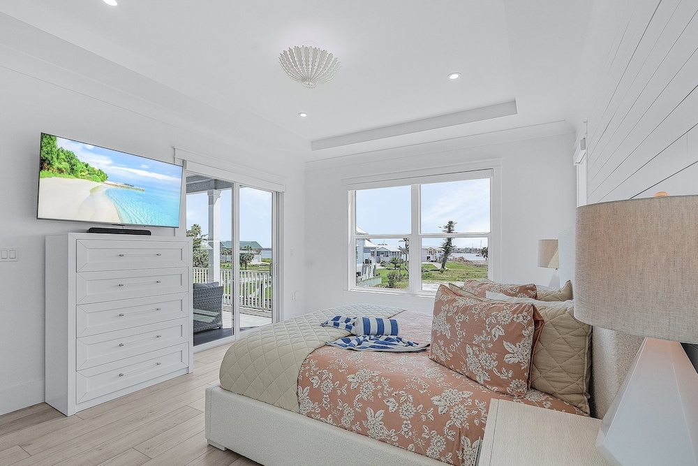 673 White Sands Retreat: Bay Views, Pool, Elevator 5 Bedroom Home
