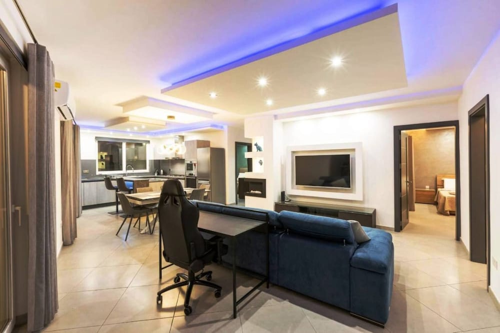 Luxury Apartment in Gzira Close to Sliema 3 BR Apartment Sleep 8