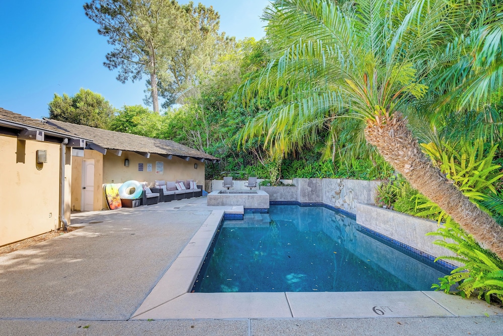 Pool & Coastline Views: Luxe La Jolla Home