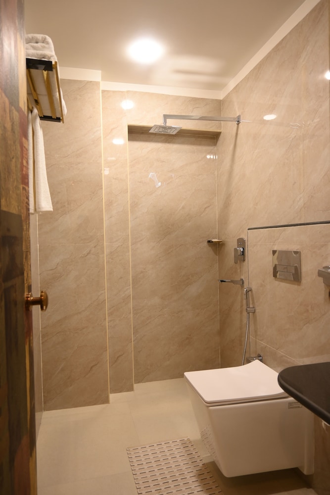 Hotel Kashi Crown