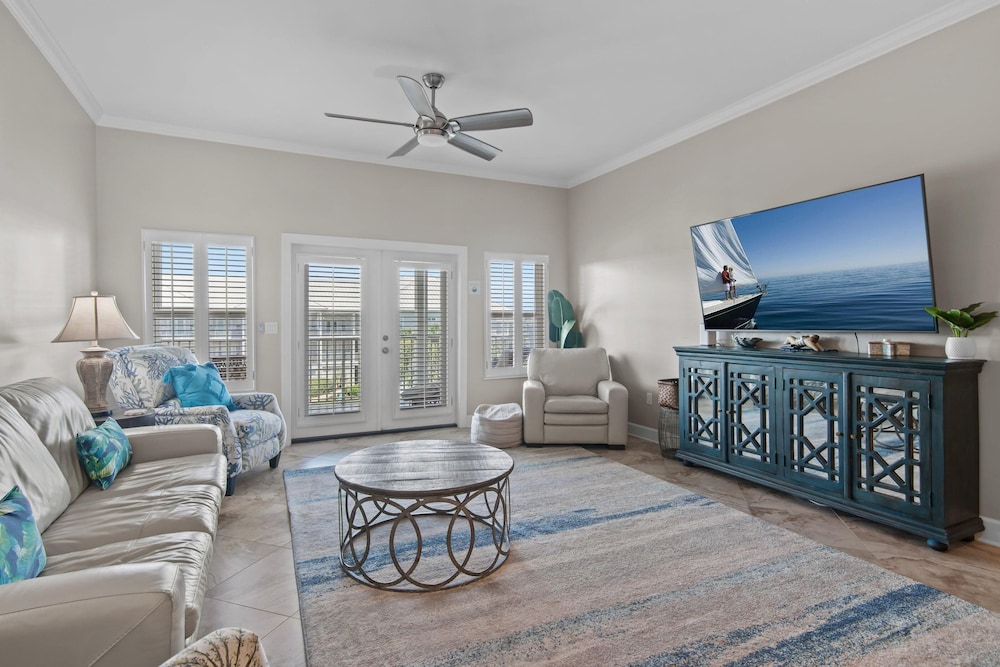 Pavilion Palms 203c