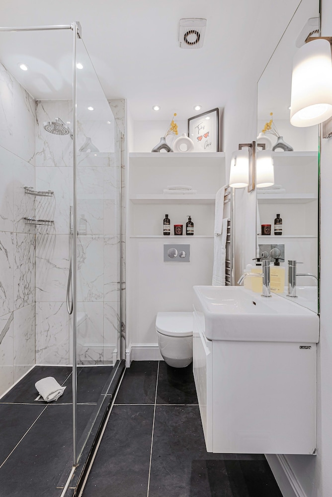 Lady on the Lane- 2 bed Primrose Hill - by Out of Office Lifestyle