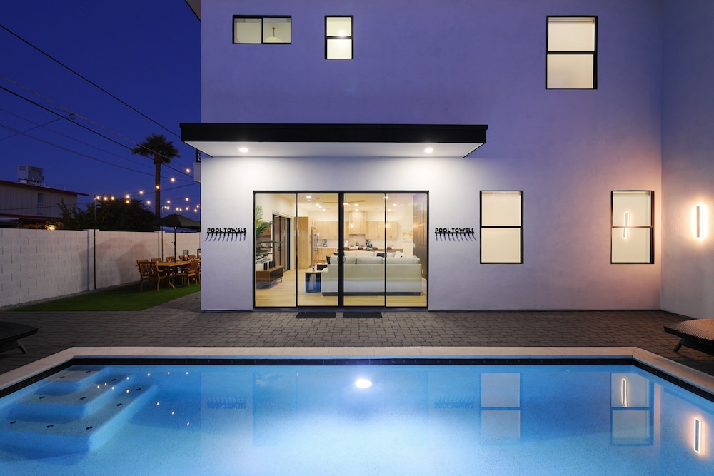 Luxe - Nouveau - Sparkling Pool - Walk to Old Town