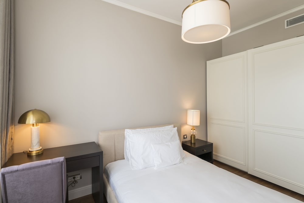 Ist flats Serviced Apartments - EMAAR SQ