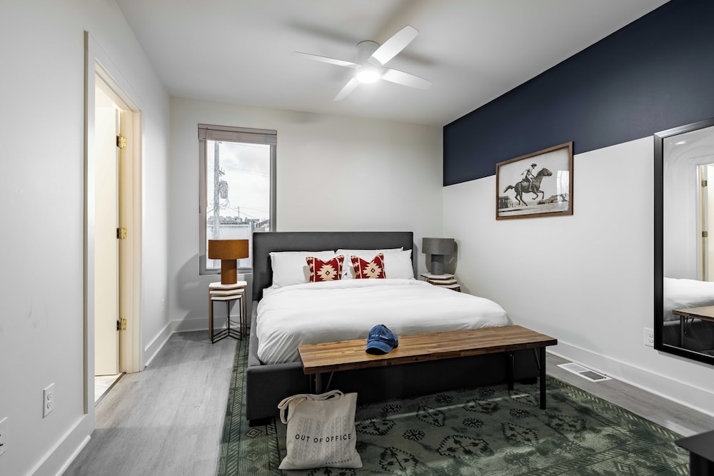 The Outrider by AvantStay Chic Stay Close to Broadway