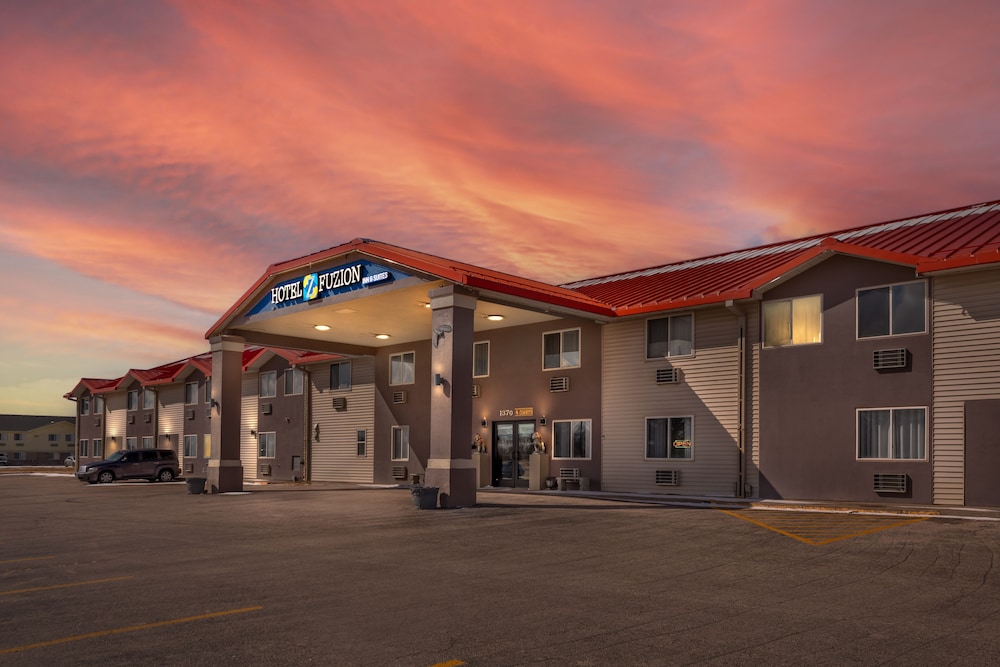 HOTEL FUZION INN & SUITES