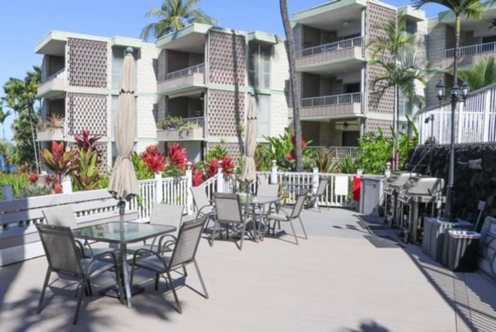Enjoy the Sunset Ocean Front 1BR Apt-pool On-site
