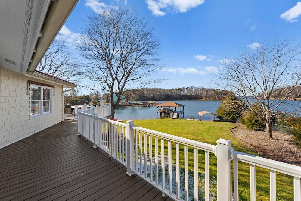 Pleasant Cove Waterfront Getaway With Fire Pit, Deck, and Lake Views