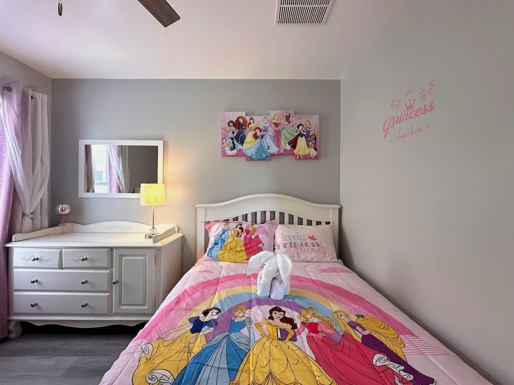 Luxury Villa Near Disney 6 Bd Home With Private Pool and Resort