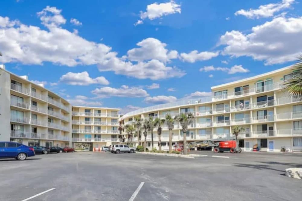 Cozy Oceanfront Studio in Daytona