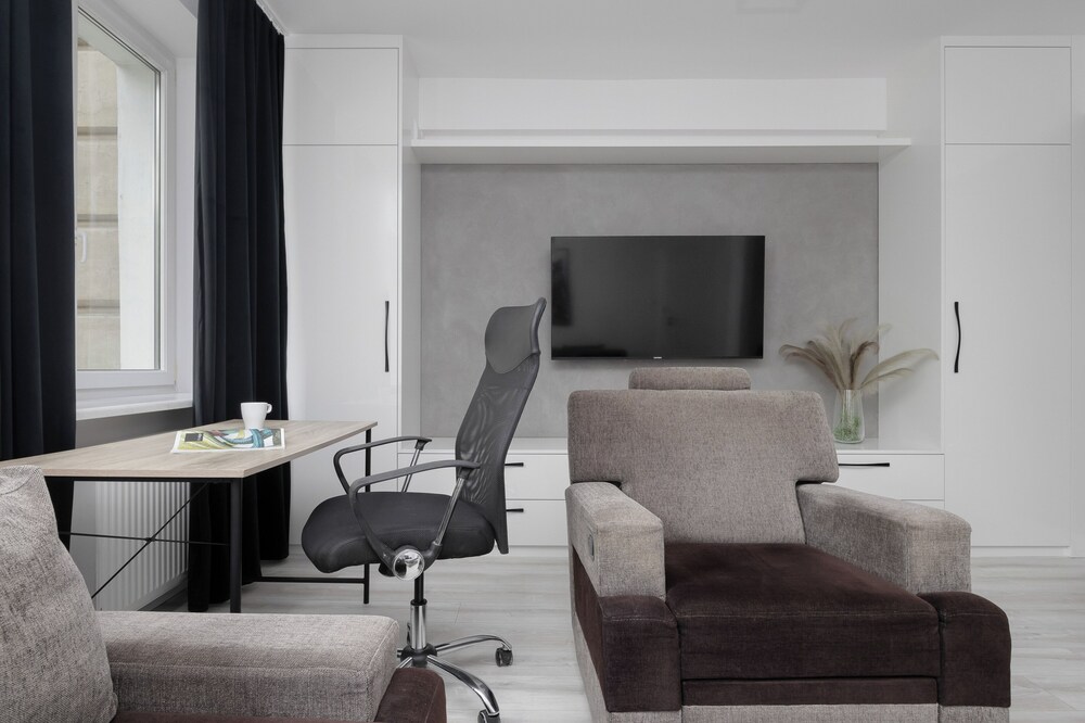 Elegant Apartment in Warsaw by Renters view 3