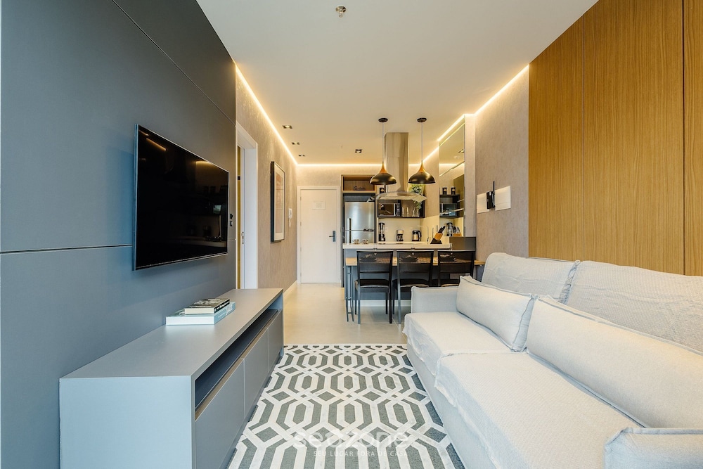Your Exclusive Stay Just Steps From the sea in Meia Praia - FFS II
