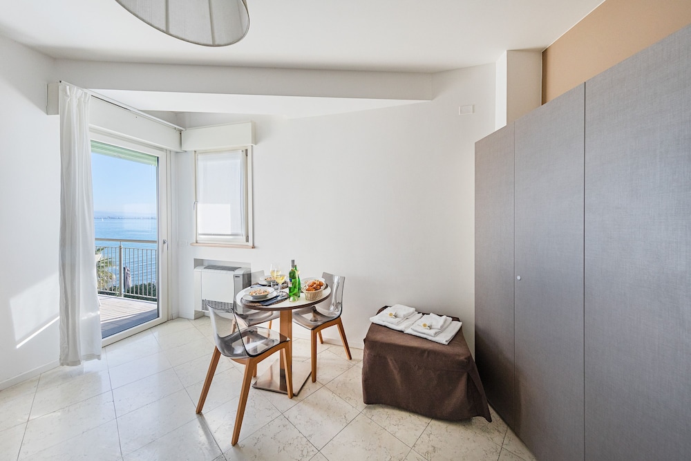 Residenza Miralago - 16 Domitilla - Locazione BK
