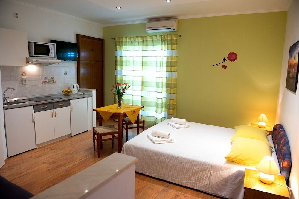 Podstrana Vacations - Robi - 50m From Beach - SA2 - Property Image 6