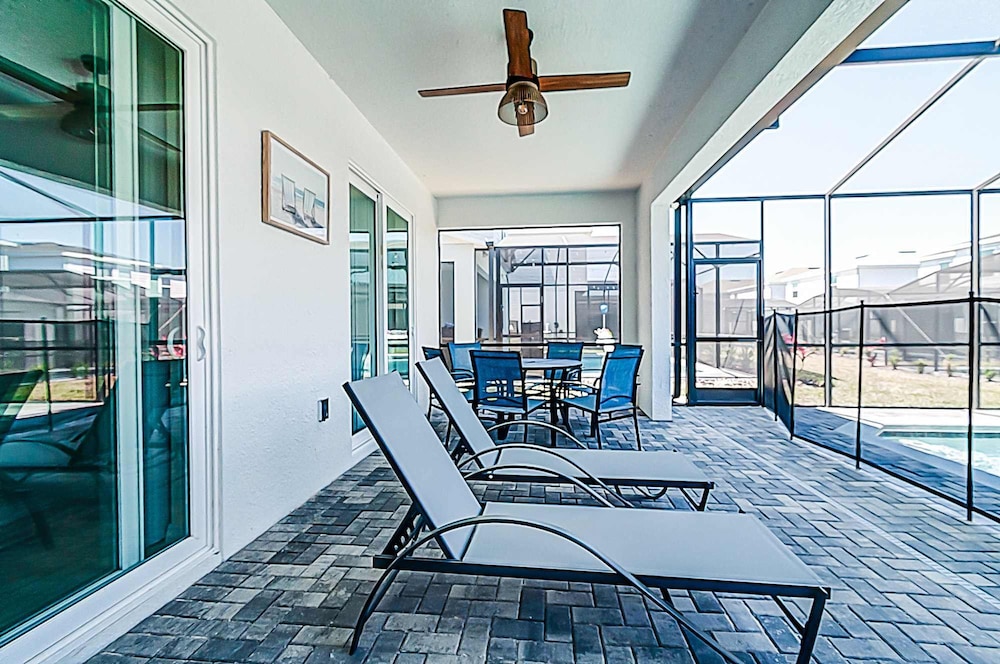 15976 Spacious Charming Family Getaway