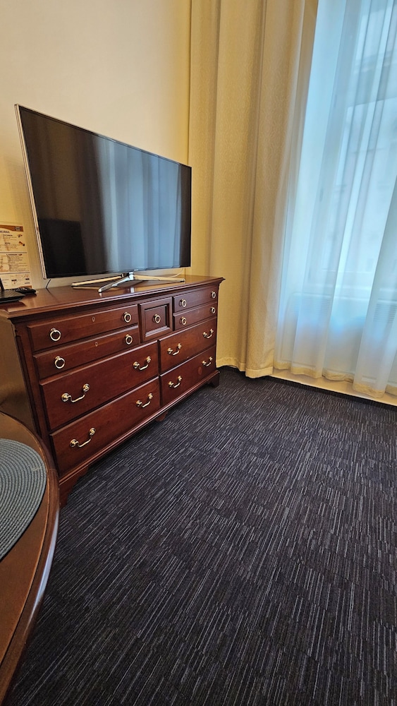 OPERA16 Guestrooms