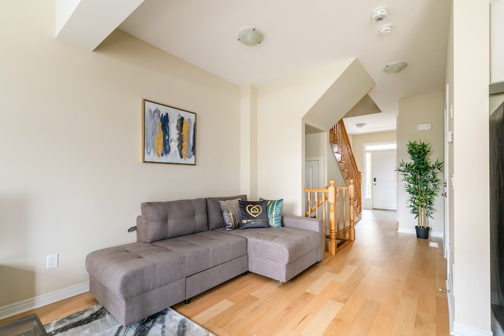 Modern 3BR 2BA Townhome in Lakeshore
