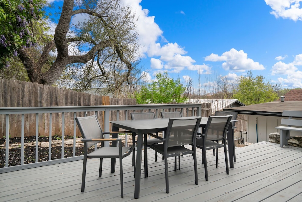 4 Bedroom Near Soco With a Private Pool & Sauna - Image 5