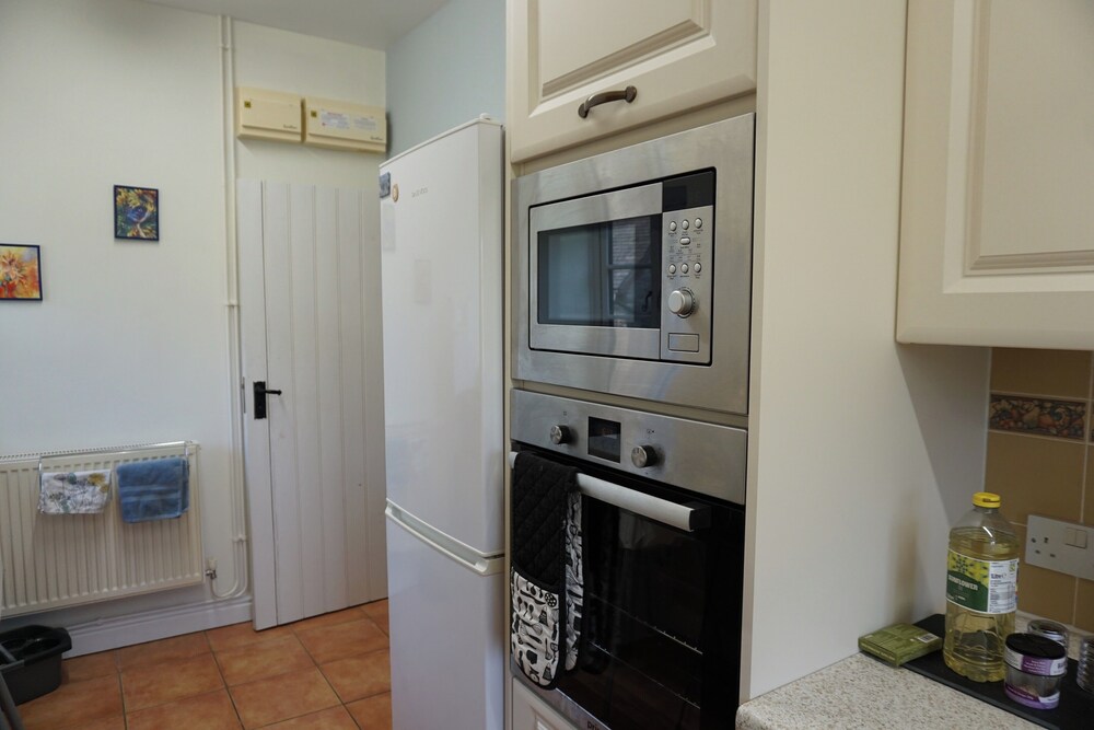 Tranquil Farlow Retreat, Sleeps 4 With Parking