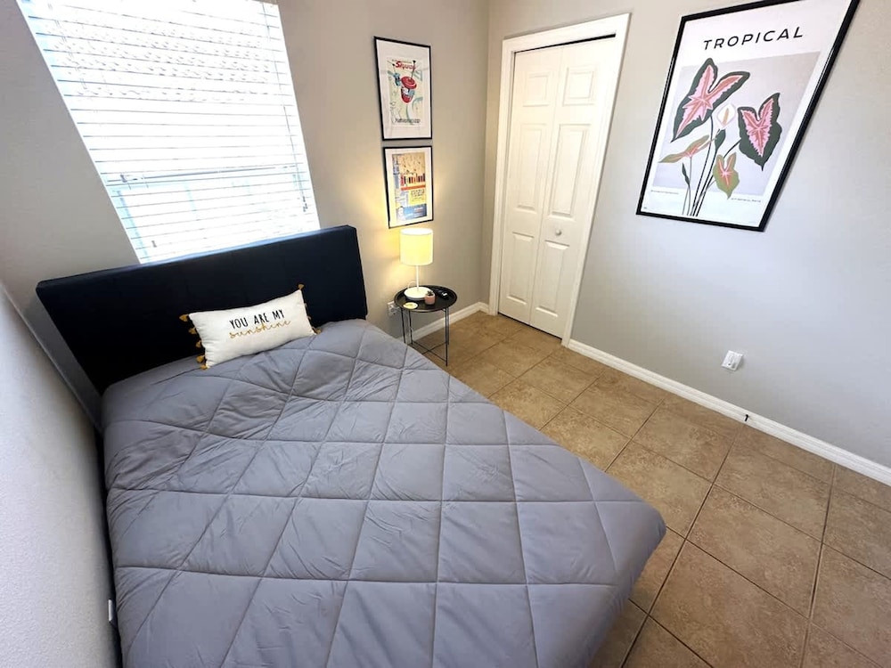Very Near Disney 3 Bd Condo Walmart 1 min Away