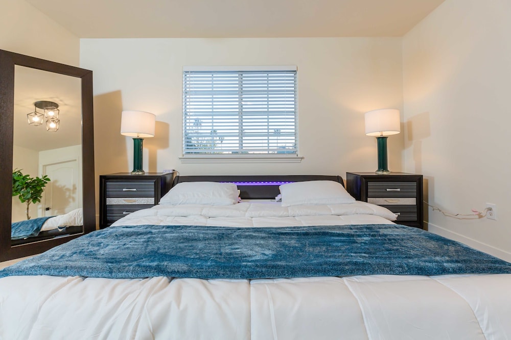 Elegant Pasadena Retreat Prime Comfort Awaits