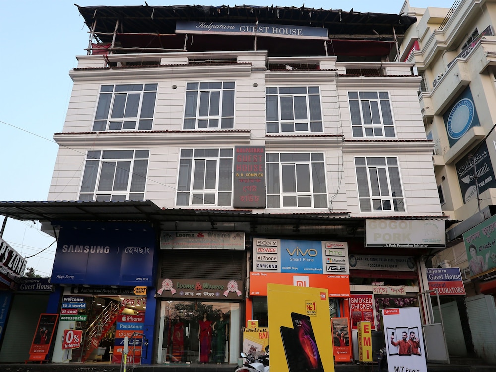 OYO 10883 Pema Thang Residency