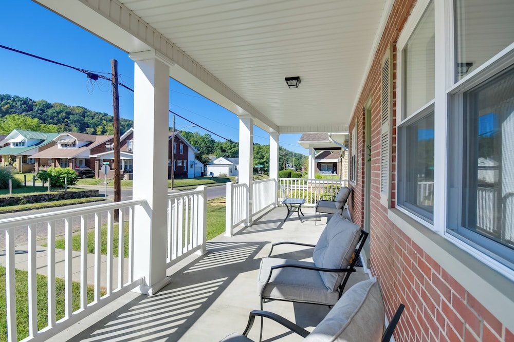 Walk to Ritter Park: Renovated Home Near Marshall!