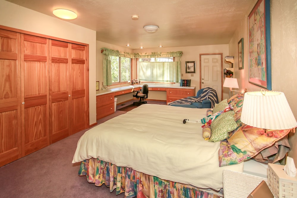 The Treehaus 6 Bedroom Home by RedAwning view 3