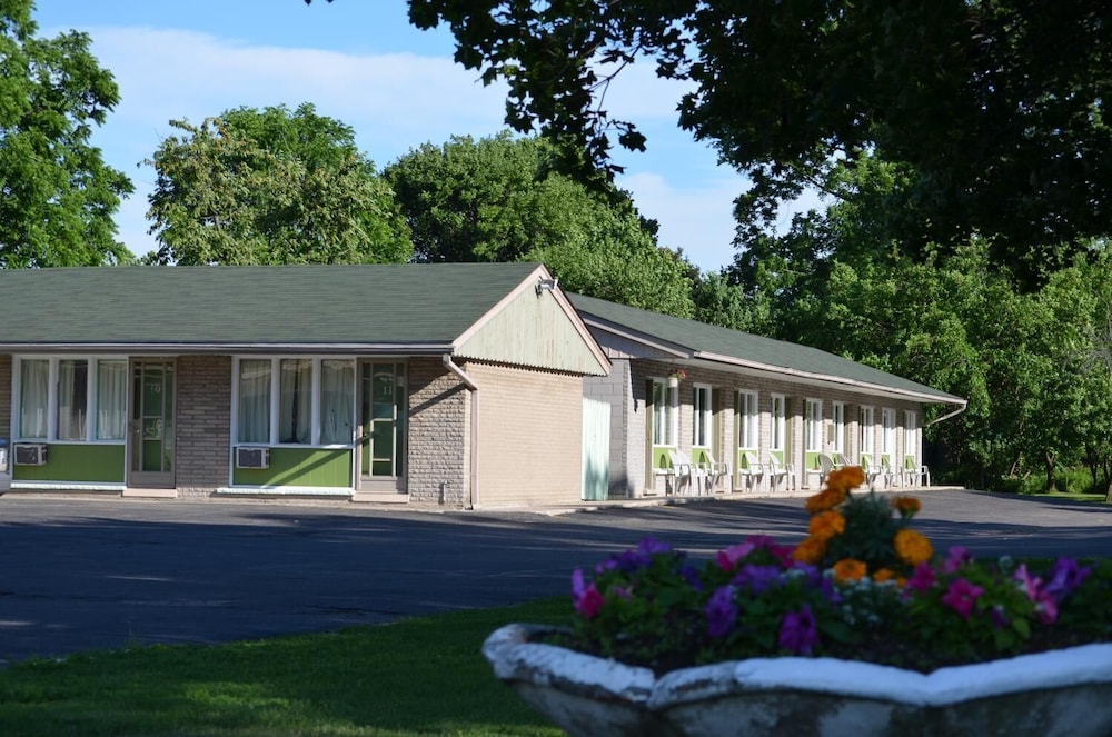 Brantford Vacations - Mohawk Motel - Property Image 2