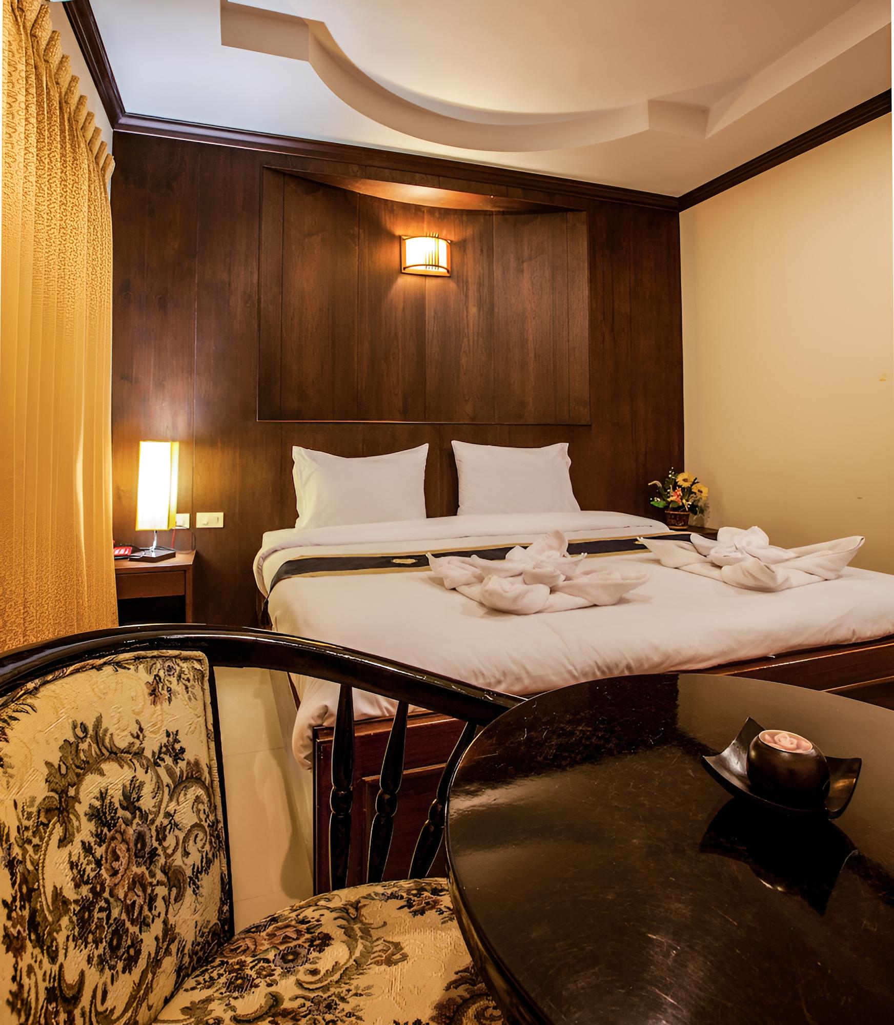 Triple Rund Place Hotel