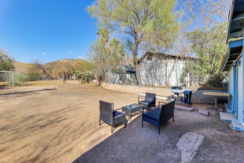 Fenced Yard & Mtn Views: Dog-friendly Superior Gem