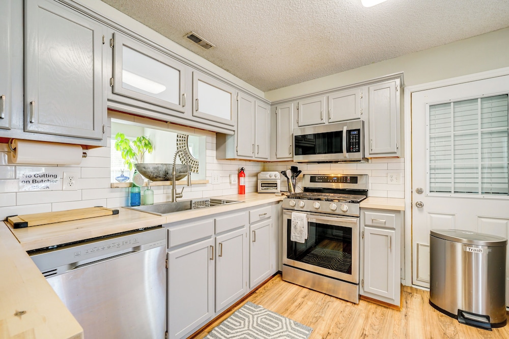 Pet-friendly Home w/ Private Hot Tub in Wilmington