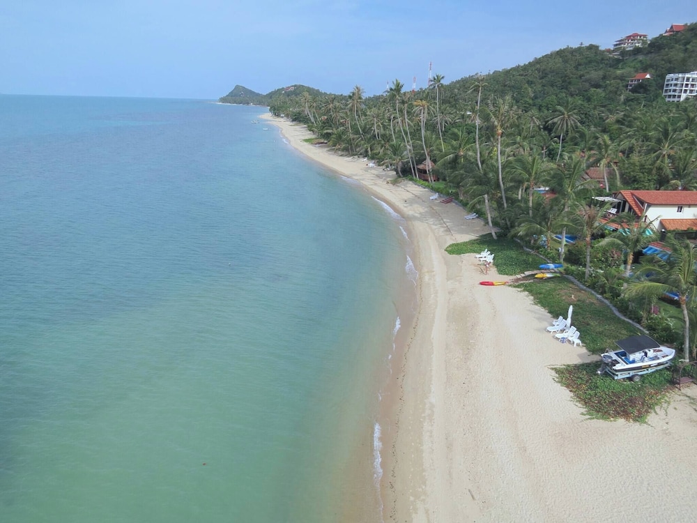 Luxurious Thai-style Villa With a Swimming Pool Just 20 Meters From Beach Access