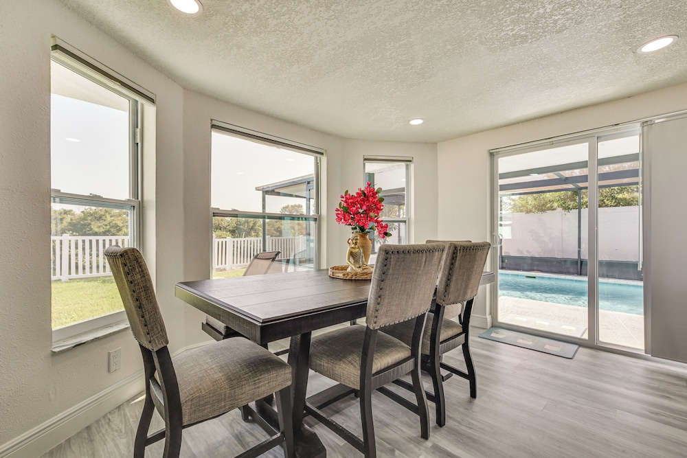 Canal-front Holiday Home Near Beach: Swim & Paddle