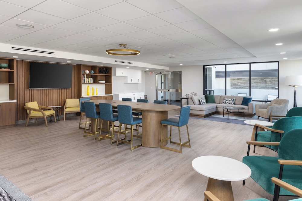 Holiday Inn  Suites Monterey Park Los Angeles, an IHG Hotel - Property Image 3