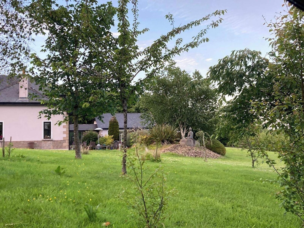 Peace Apartment With Views Near Gorey