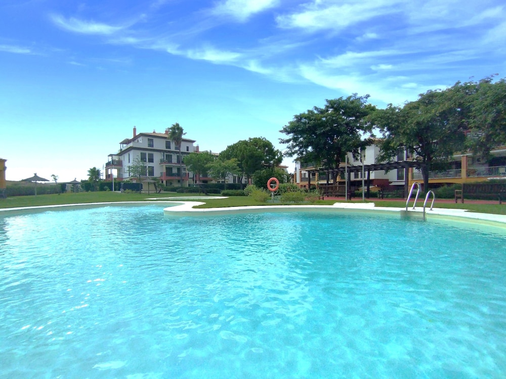 Hotel Charming 2-bedroom Apartment in Costa Esuri Golf - Image 1