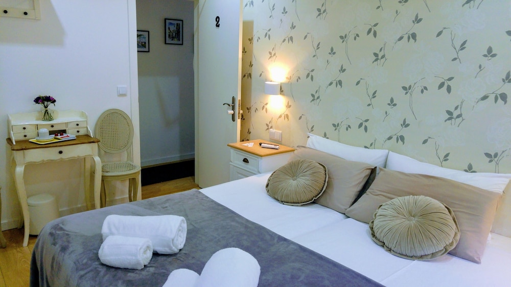 Lisbon Terrace Suites Apartment for Large Groups with Amazing Terrace