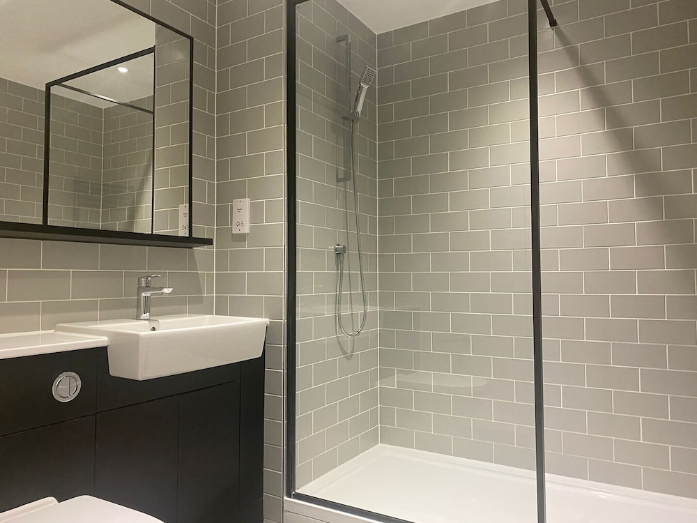 Sunny Gardens 3-bed Apartment in London