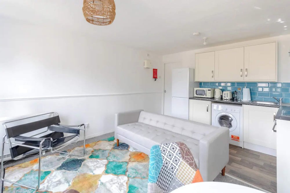Vibrant & Snug 2BD Flat - Beckton