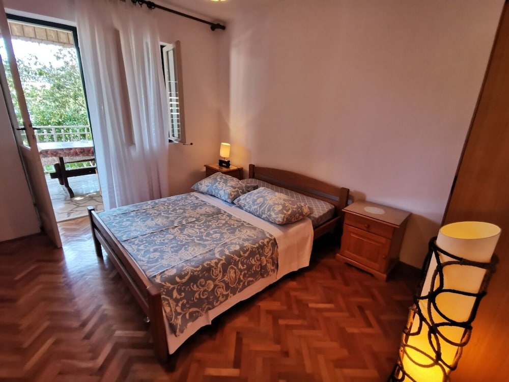 Srđan - 10 m From the Beach - A1 view 4