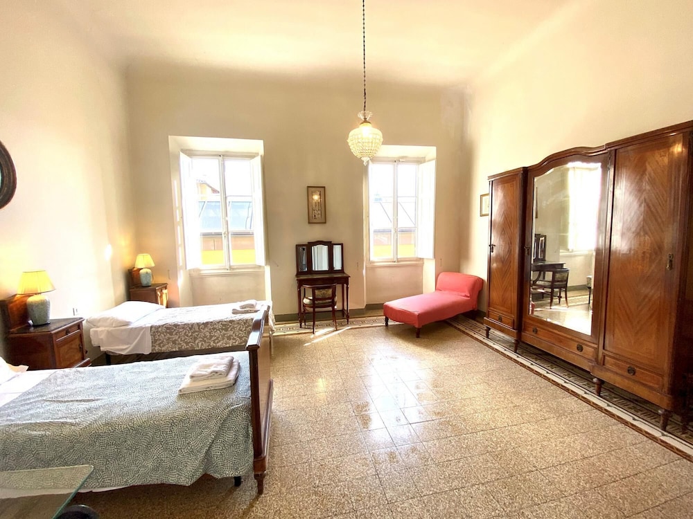 Laura 50 in Firenze With 6 Bedrooms and 3 Bathrooms