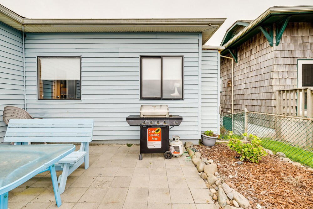 Beachfront Cottage on Seaside Promenade w/ Hot Tub view 5