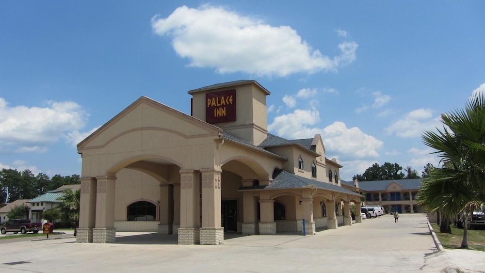 Regency Inn - Property Image 3